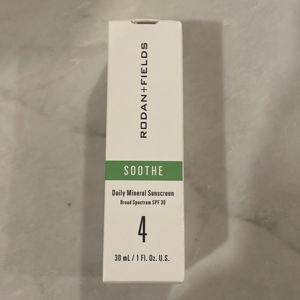 RODAN+FIELDS Soothe Daily Mineral Sunscreen 4